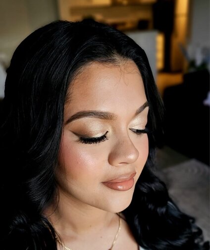 Social makeup and hair style service